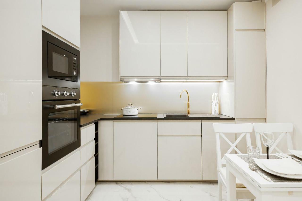Apartments Aura Sky By Noclegi Renters Варшава Екстериор снимка