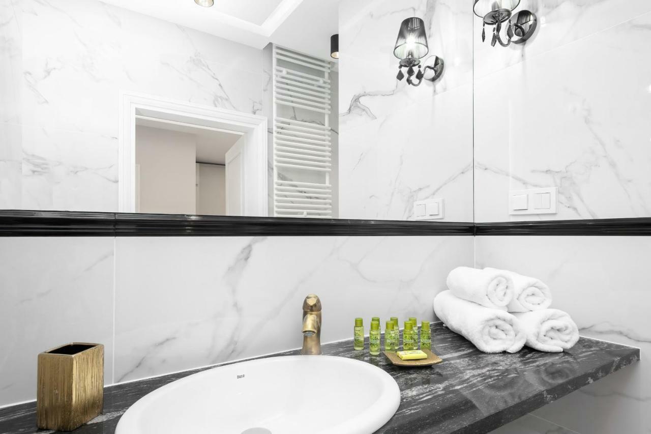 Apartments Aura Sky By Noclegi Renters Варшава Екстериор снимка