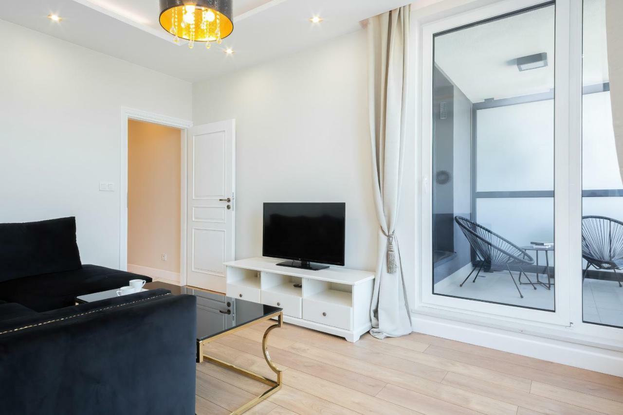 Apartments Aura Sky By Noclegi Renters Варшава Екстериор снимка