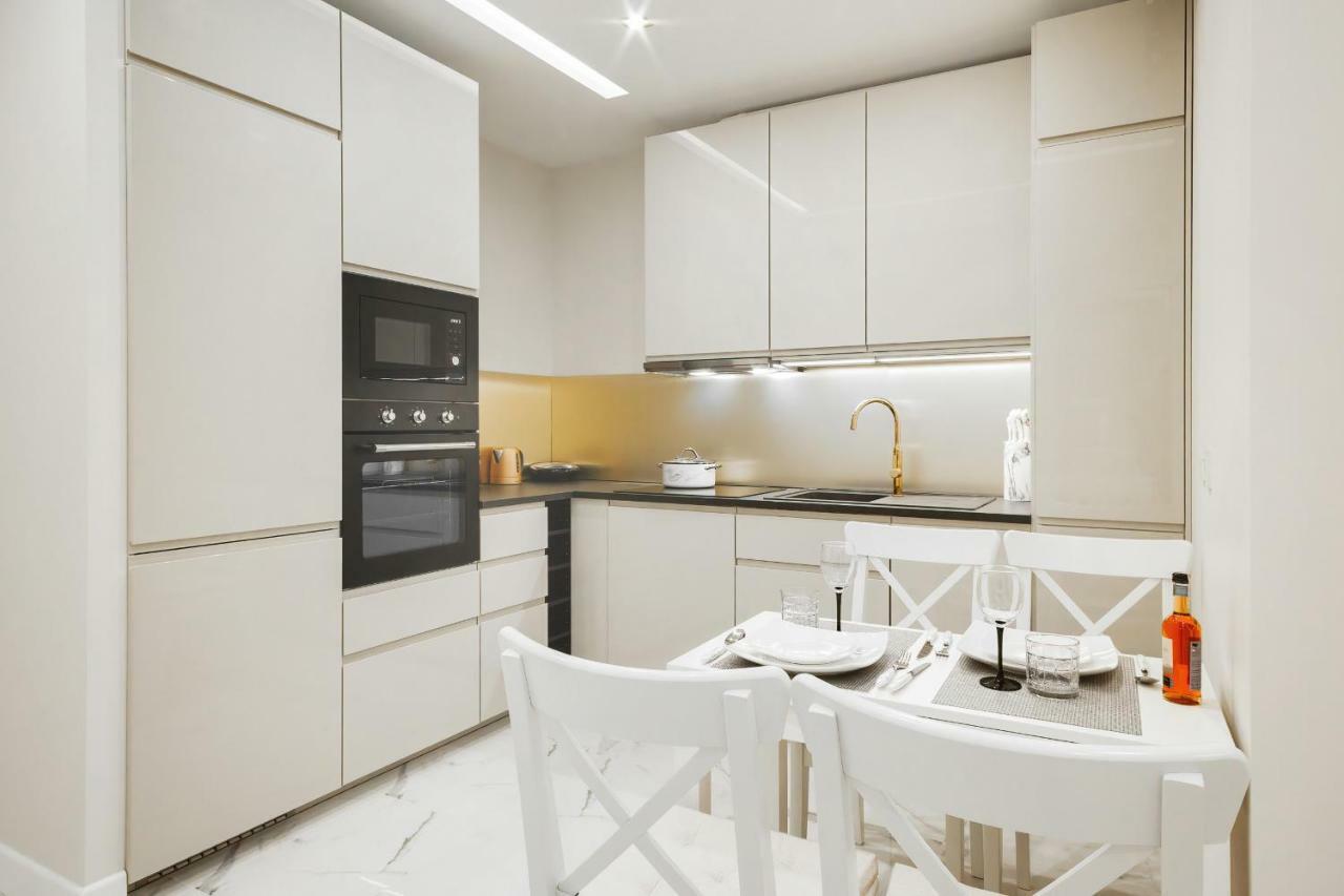 Apartments Aura Sky By Noclegi Renters Варшава Екстериор снимка
